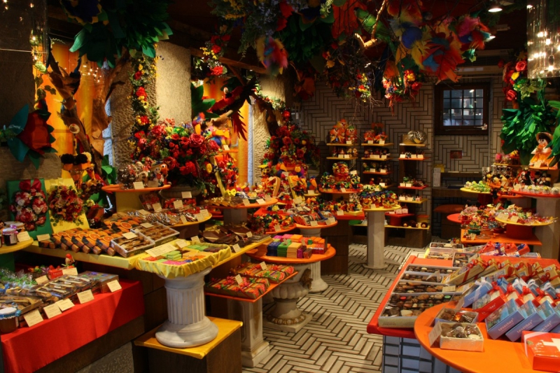 vente-TRANS EN PROVENCE-min_candy_store_chocolate_shop_chocolate_switzerland-393515